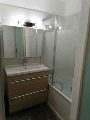 Logement bord de y